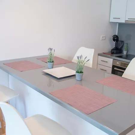 Ema Apartment *