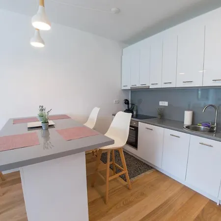 Ema Apartment